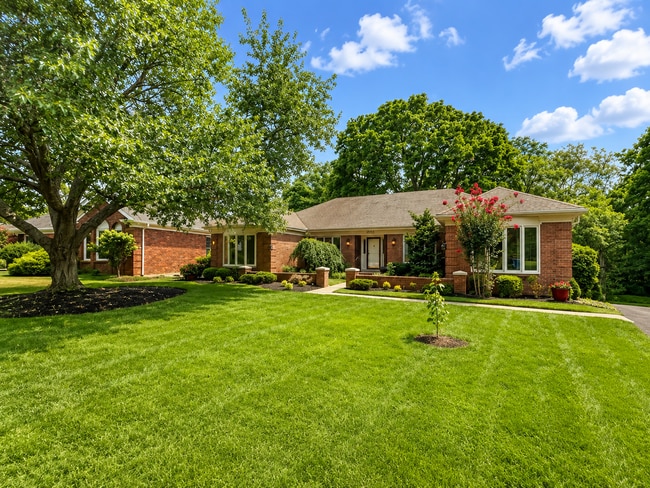 Building Photo - Spacious Walkout in Desirable Location!