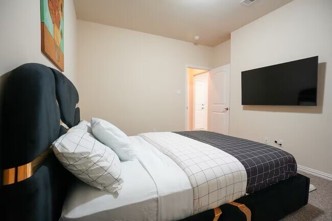 Photo - 5625 Dolores St