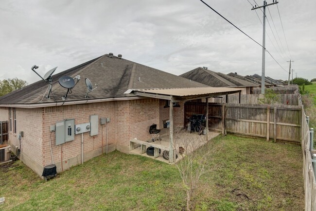 Photo - Beautiful 3 Bed, 3 Bath Duplex in South College Station!