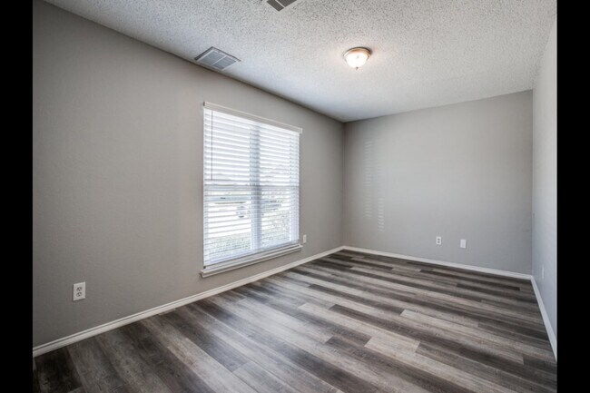 Photo - 624 Canyon Pl