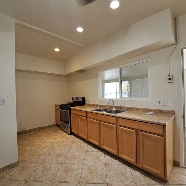 Don't miss out on this rental! - Don't miss out on this rental!
