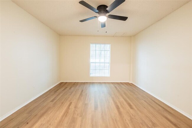 Photo - 2401 Leon St Unit 105