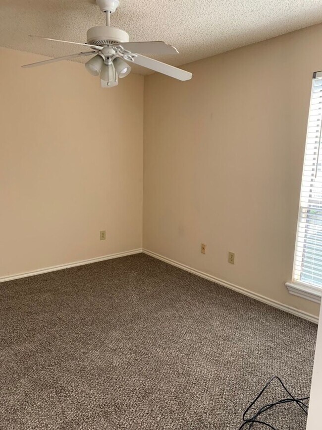 Photo - AM-WALNUT Unit D303