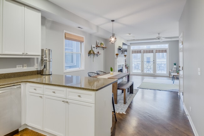 Photo - 1541 W Roscoe St Unit 2