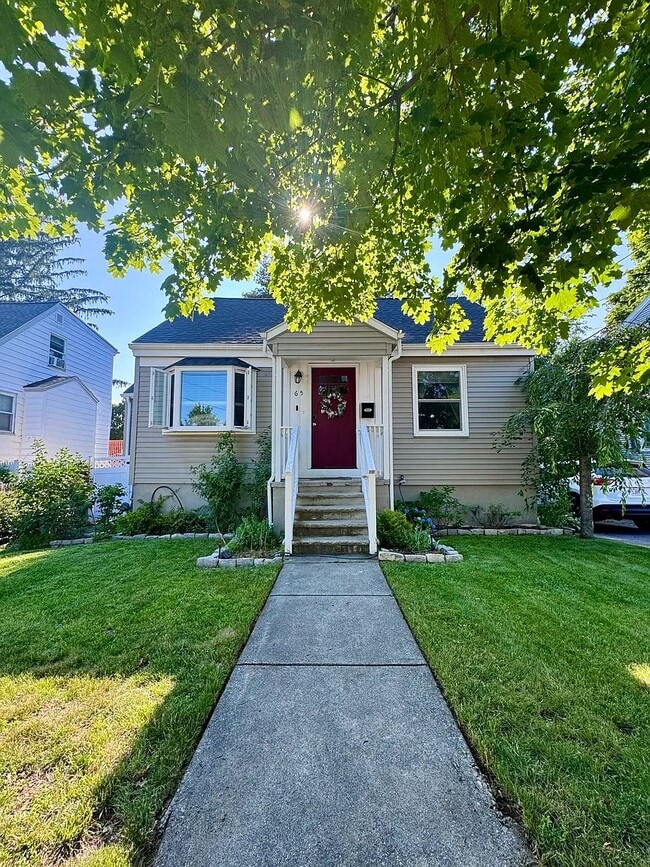 Building Photo - 65 Brentwood St
