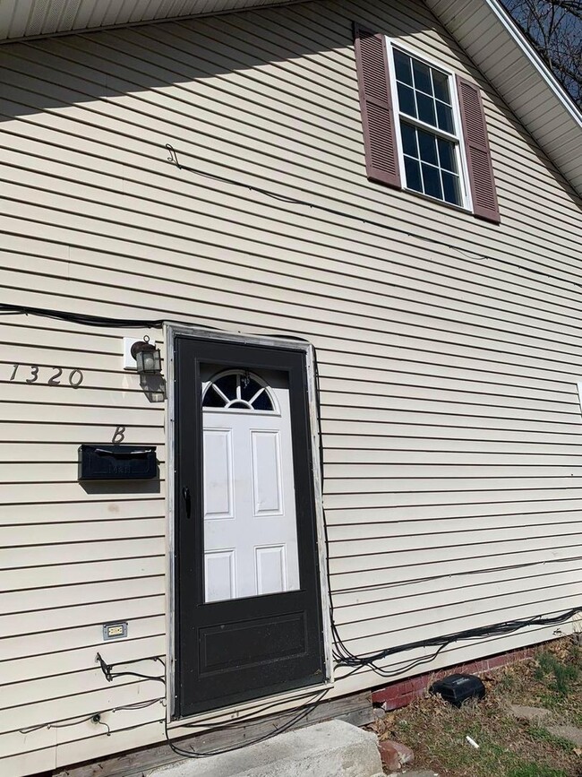 Building Photo - 1320 S Grand Ave Unit B