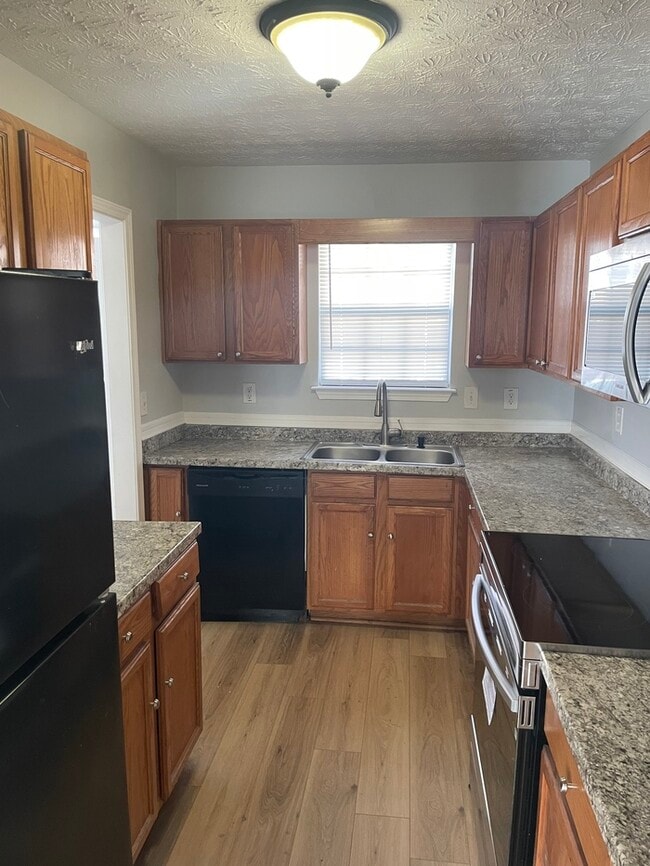 Photo - Spacious Townhome, New flooring!