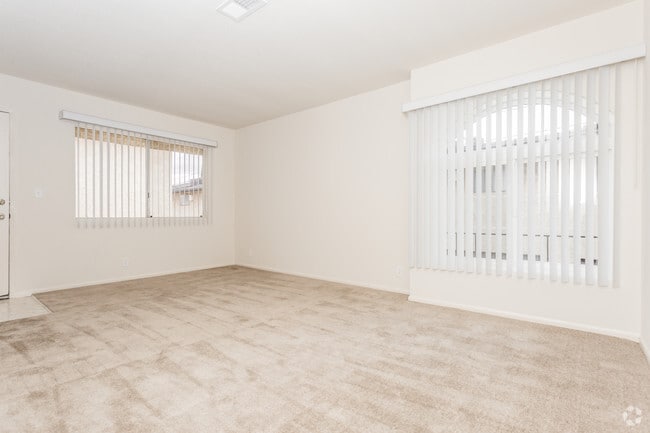 1BR, 1BA - 600-700 SF