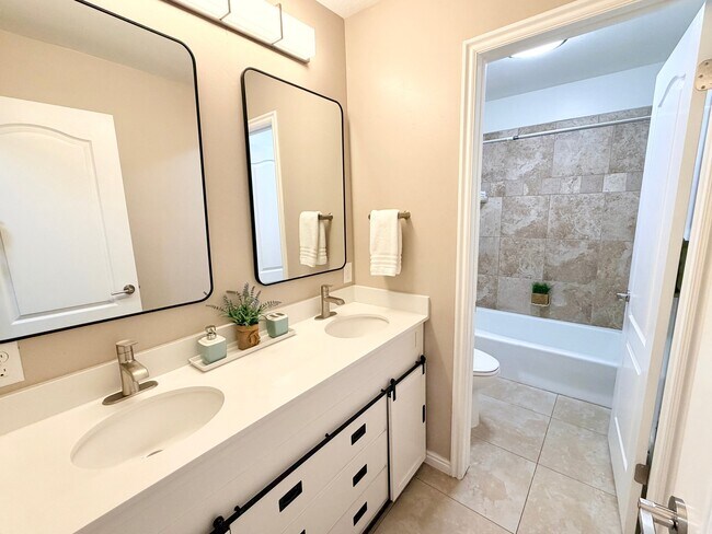 Building Photo - 7771 S 415 E Unit 7771