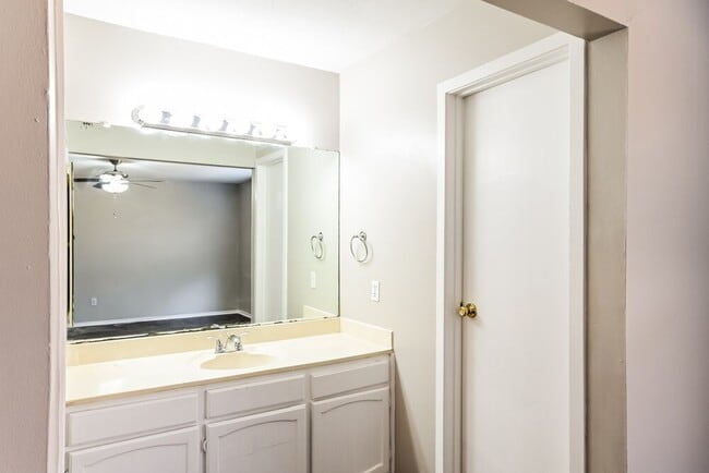 Photo - 2703 Wood River Rd