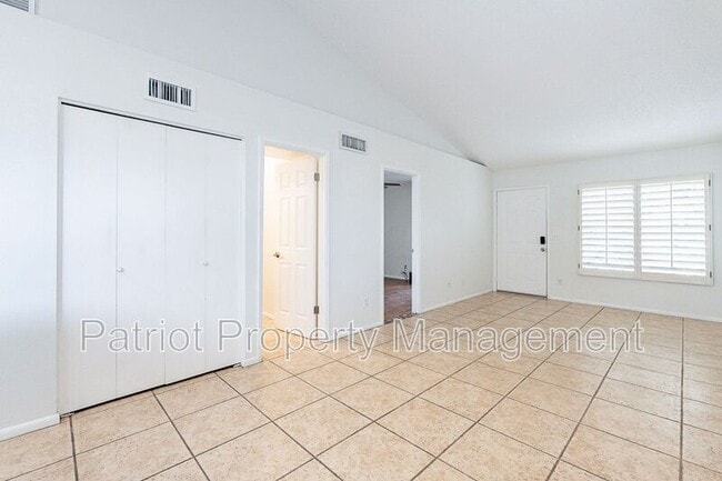 Photo - 3316 E Crescent Ave