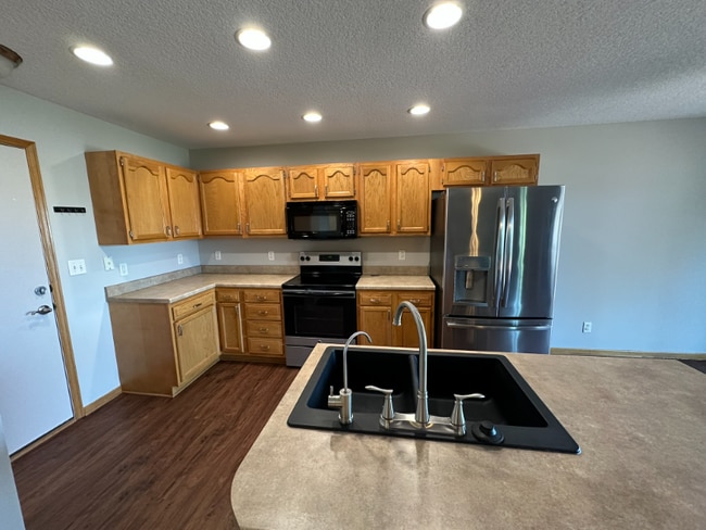 Photo - 585 SE Crabapple Dr