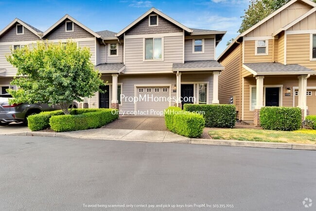 Building Photo - Spacious Three-Bedroom Condo Awaits in Des...
