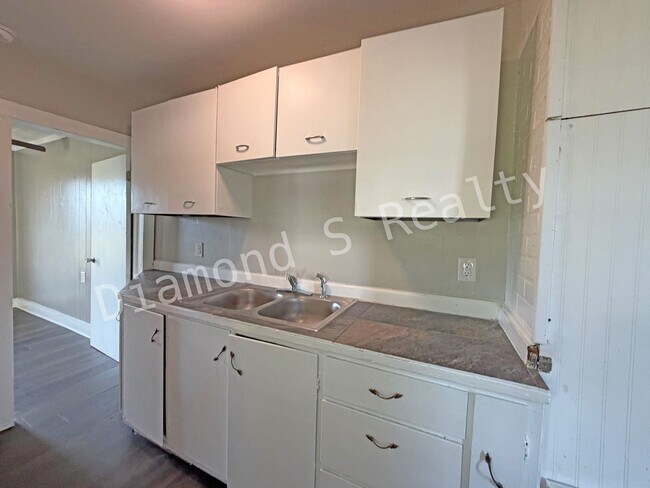 Photo - 2052 N Taylor Ave Apartment Unit B