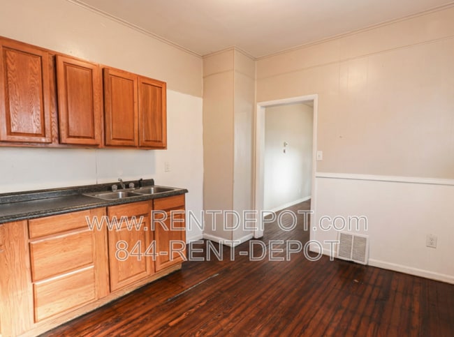 Photo - 1501 Henning Ave