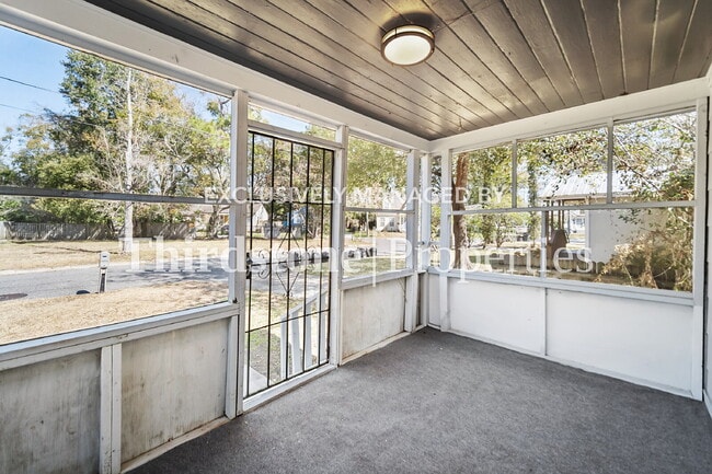 Photo - 4554 Crescent St