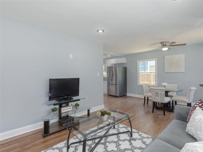 Photo - 1377 Avon Ave SW