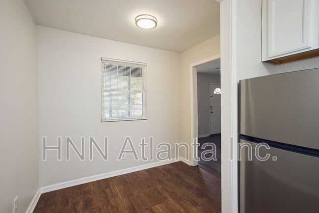 Photo - 150 Hedges St SE