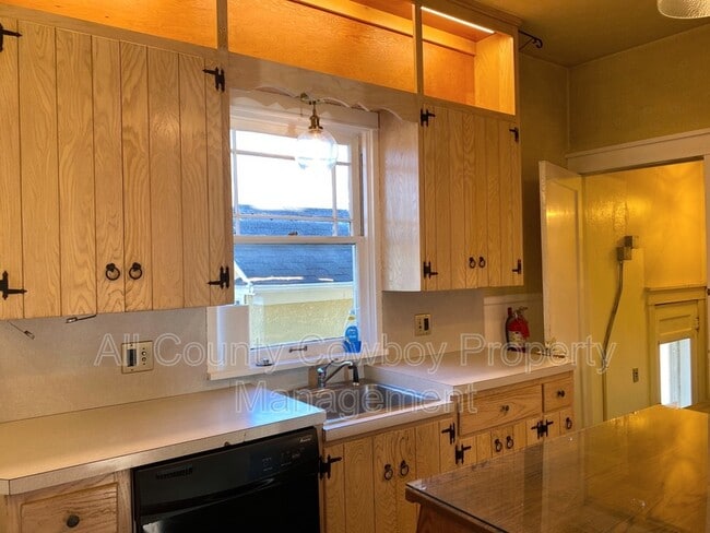 Photo - 623 E Lewis St