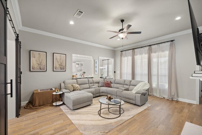 Photo - 212 Blaze Blvd