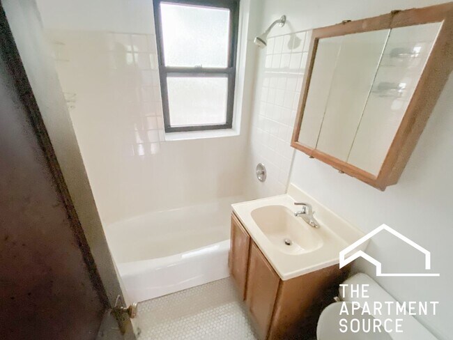 Photo - 1456 W Cornelia Ave Unit 3