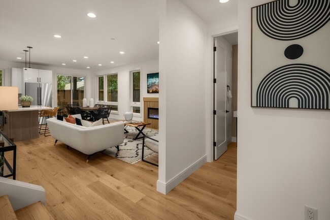 Photo - 2bd/3ba Kirkland Home