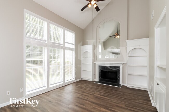 Photo - 1455 Chamirey Dr SW