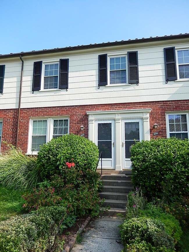 Building Photo - Sun-Filled & Well-Maintained 1 Bed 1 Bath ... Rental