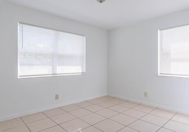 Photo - 314 E Gateway Blvd