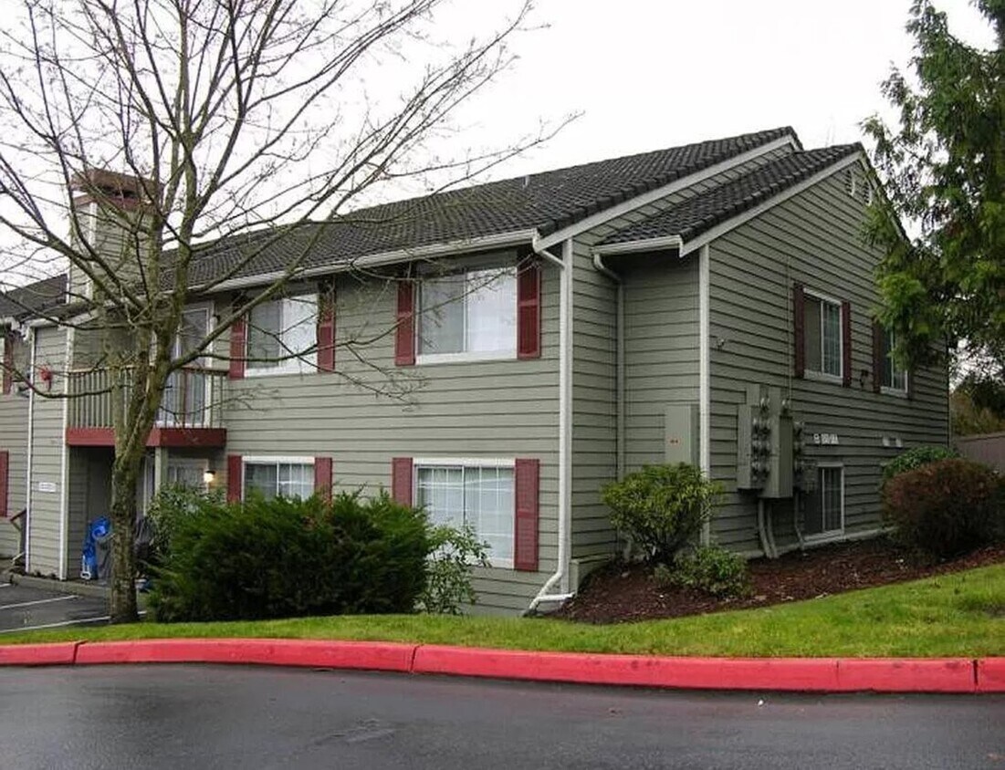 Outside - 16817 Larch Way (Lynnwood, WA)