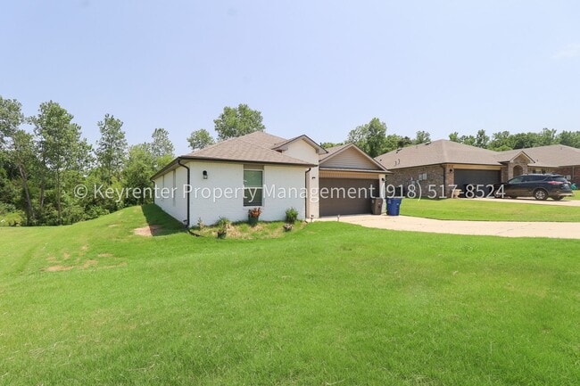 Photo - Beautifully Updated 4Bed/2Bath Home, Backs Up to Greenbelt!