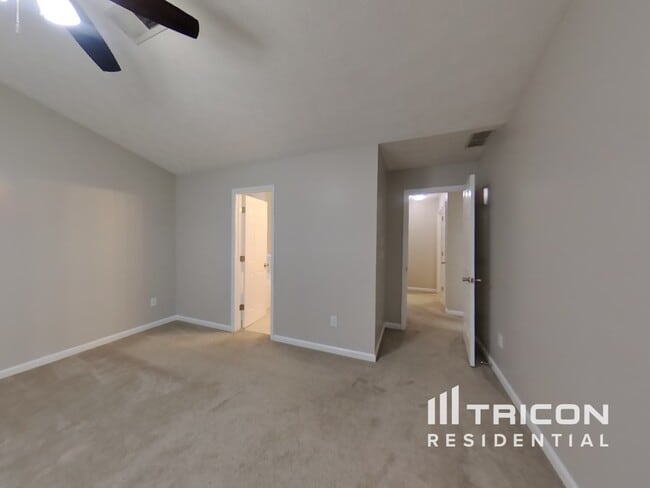 Photo - 2492 Feathertree Ln