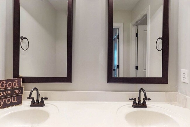 Photo - 708 Tree Top Trl