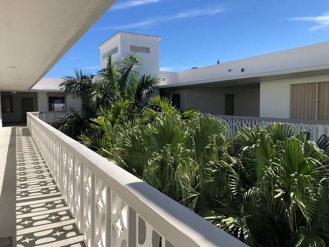 Photo - 9700 E Bay Harbor Dr