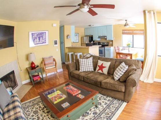 Living Area - 2138 Garnet Ave