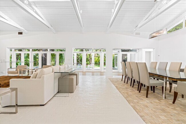 Photo - 11015 Lakeside Dr