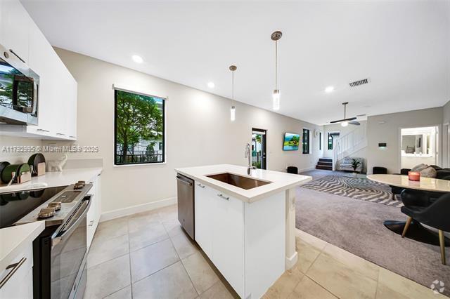 Building Photo - 4707 NW 83rd Ct Rental