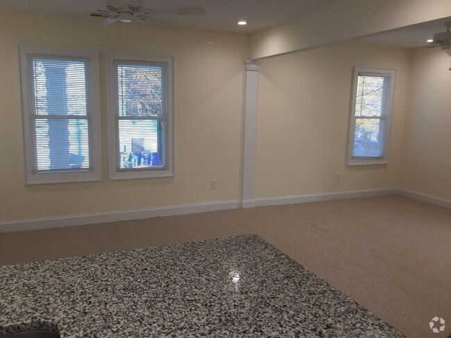 Building Photo - 109 E 39th St Unit 01 Rental