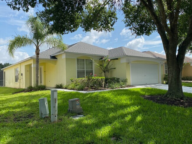 Photo - 611 Casterton Cir