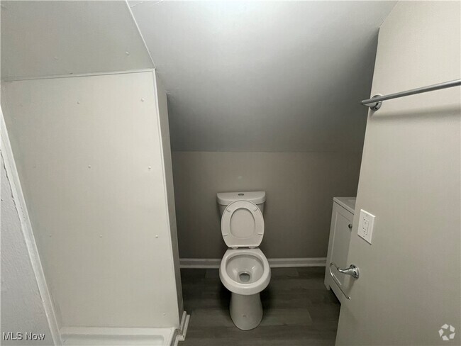 Building Photo - 578 Hoye Ave Unit 3 Rental
