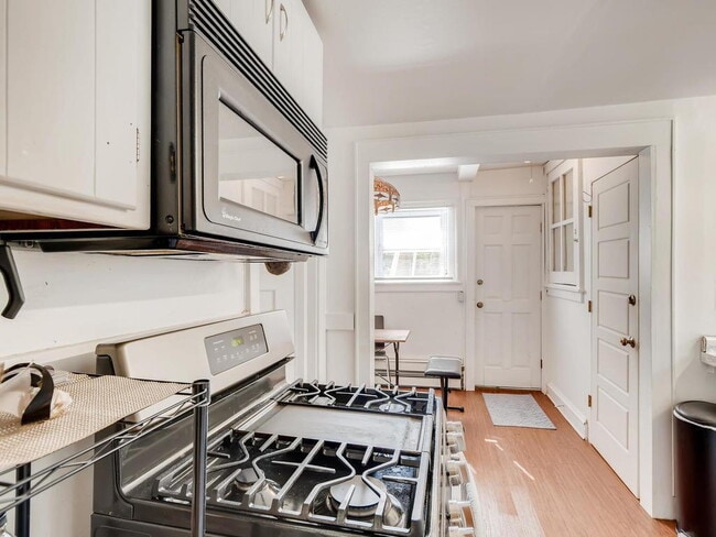 Photo - 2 Bed 1 Bath With Downtown Skyline View in Bryn Mawr!
Available August 1st.