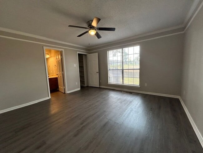 Photo - 121 Silverbrook Dr