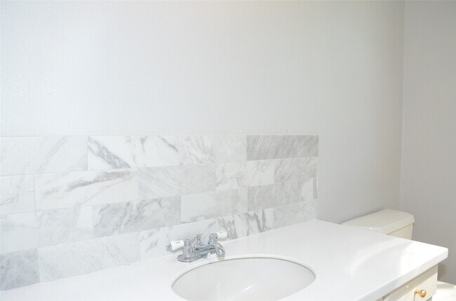 Building Photo - 6502 Briar Terrace Dr