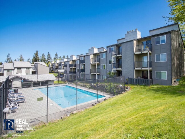 Building Photo - Renton Condo with Private Patio, Pool & Covered Parking!