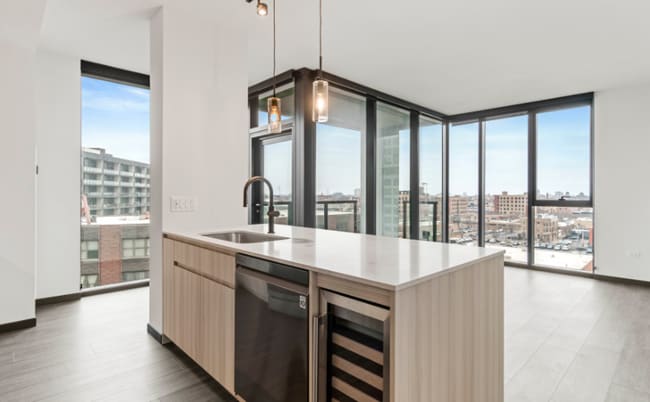 Photo - 1498 W Randolph St