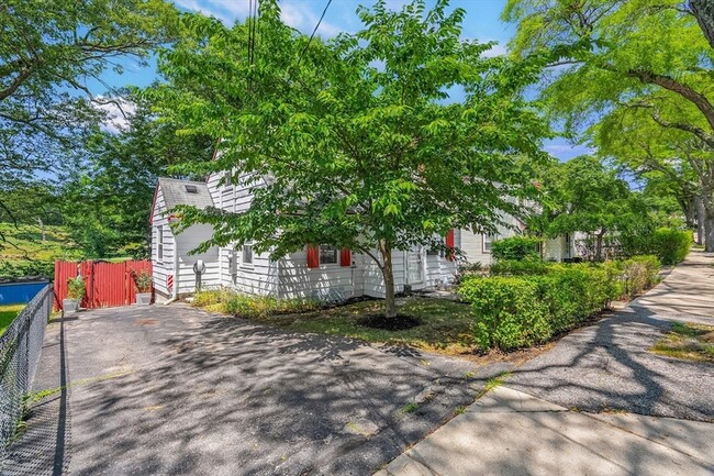 Photo - 567 Poplar St