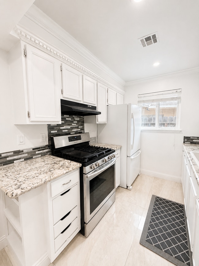 Photo - 604 Ester Way