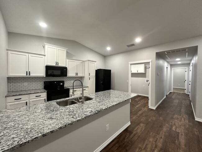 kitchen - utility room entry off of kitchen - 107 S Bois D Arc St Townhome