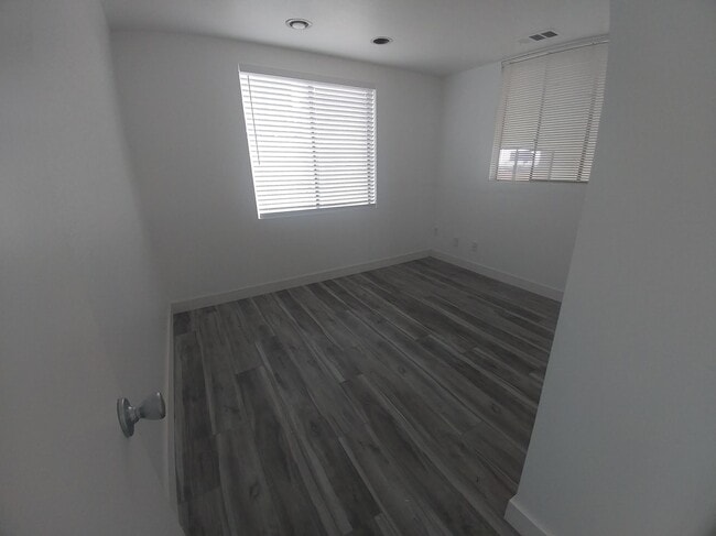 Dormitorio 2 - 1150 Granville Ave