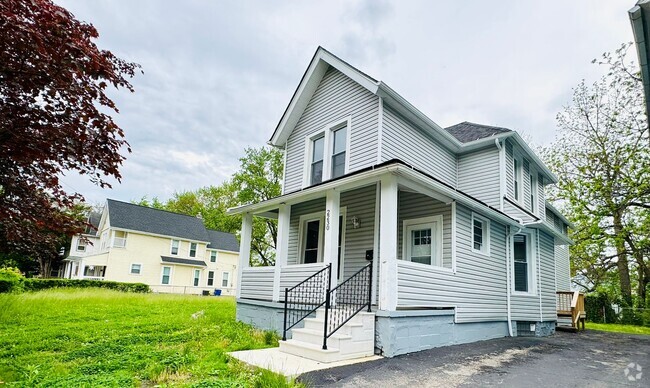 Building Photo - 2230 E 90th St Rental